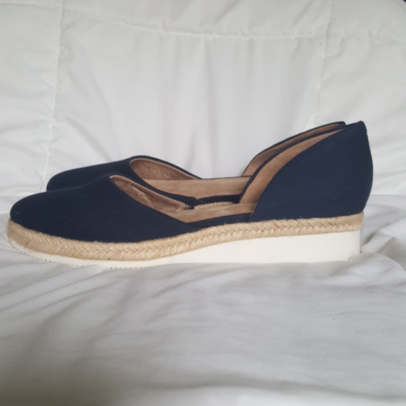 Life stride navey blue slip on shoe. - Picture 2 of 4